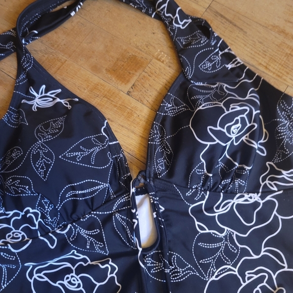 YBL One Piece Swimsuit - Picture 5 of 9